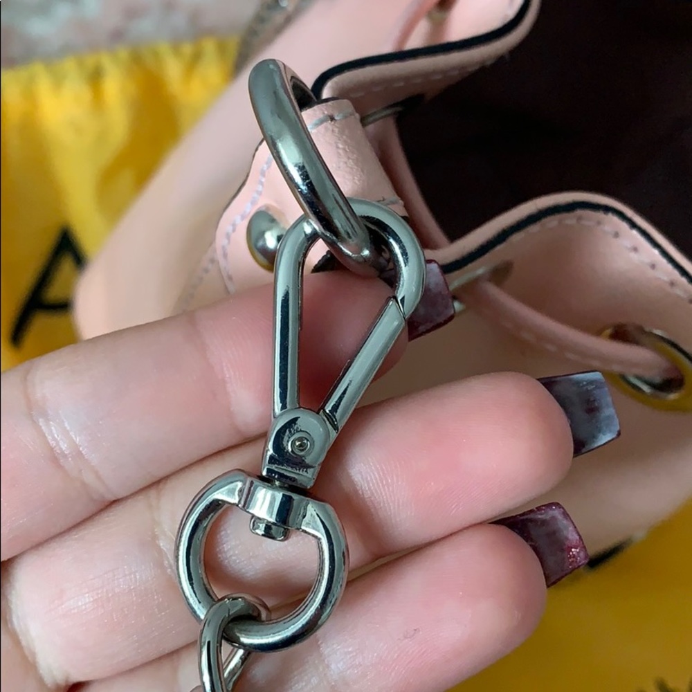 Mario Valentino discontinued Jules pink leather bucket bag - Picture 5 of 11